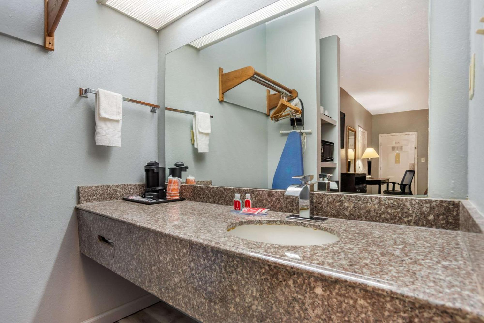 Econo Lodge Inn & Suites Philadelphia Dış mekan fotoğraf